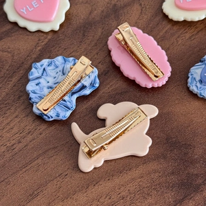 Lot de barrettes mignonnes en résine chien et cœur avec clips en métal doré sur l'envers