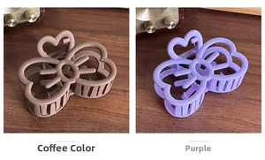 Détails des pinces à cheveux mates café et violettes avec motifs de papillon et cœur