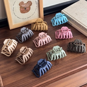Korean Style Minimalist Matte Hair Claw Clip For Women Large Shark Clip For Thick Hair Geometric Wave Non-Slip Hair Accessory