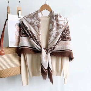 Elegant retro cotton linen scarf with geometric floral patterns and fringe details
