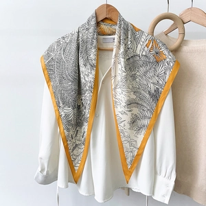 Women Elegant Triangle Scarf Twill Satin Tropical Palm Leaf Print Shawl Contrast Border Sun Protection Fashion Neck Scarf