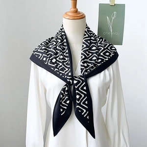 Geometric Diamond Print Satin Triangle Scarf For Women Minimalist Fashion Waist Wrap Scarf Elegant All-match Headscarf