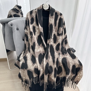 Écharpe Imprimé Léopard pour Femme Automne Hiver Épaisse Chaude Châle en Imitation Cachemire Avec Glands Motif Animal