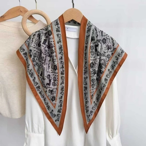Vintage Carriage Print Satin Triangle Scarf For Women Elegant Horse Pattern Printed Neck Scarf Chic Fashion Necktie Accessories
