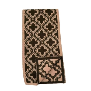 Sciarpa invernale in lana a maglia con motivo jacquard a quadrifoglio marrone e rosa