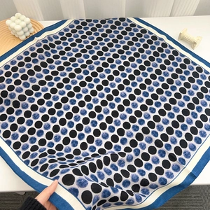 Eleganter Damen Gepunktet Quadratischer Schal Polyester Leichte Seidig Hals Kopf Wrap Für Tägliche Mode Retro Zubehör