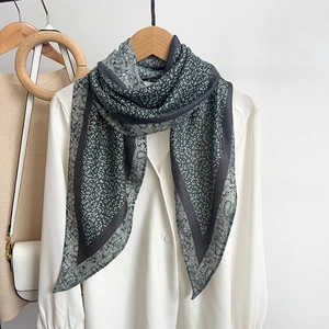 Retro paisley print narrow velvet scarf for women featuring elegant floral patterns