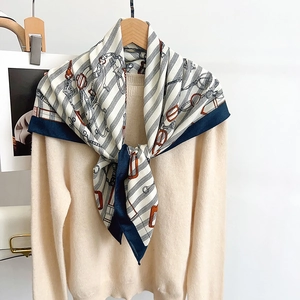 Luxurious chain pattern square scarf in silky faux wool for winter autumn fashion