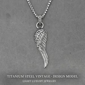 Collier Pendentif Aile d'Ange en Acier au Titane Rétro Avec Strass Étincelants Bijoux de Plume pour Hommes Et Femmes