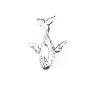 Pendentif baleine vintage en acier titane pour homme avec finition argentée texturée