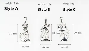 Detailoverzicht van drie kattenhangers met strass inclusief exacte afmetingen en gewicht