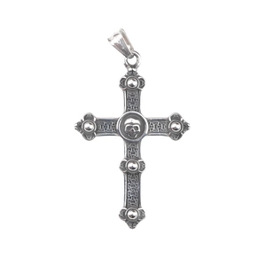 Retro gothic skull cross pendant in oxidized silver finish for men's fashion jewelry