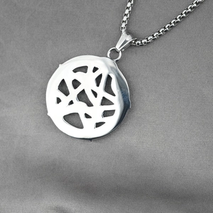 Retro hollow star round pendant necklace in silver titanium steel with box chain