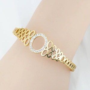 Bracelet jonc doré élégant avec pièce centrale ovale pavée de diamants et maillons évidés