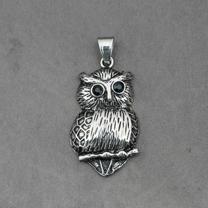 Vintage owl pendant in aged silver finish with black gemstone eyes and feather texture