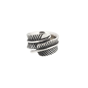 Bague vintage pour hommes en argent oxydé avec design de plumes superposées