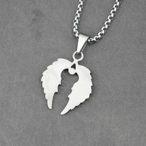 Collana con ciondolo ali d'angelo d'argento e catena box in stile punk gotico