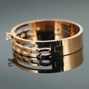Bracelet charnière en acier titane or rose avec design chaîne creuse et diamant solitaire éclatant