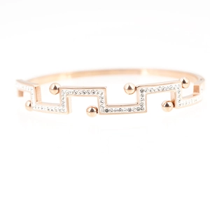 Bracelet géométrique en or rose avec cristaux pavés et accents de sphères en métal