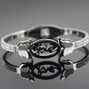Titanstahl Schmetterling Armreif Mit Love Schriftzug Zweireihig Pave Zirkonia Offener Armring Für Damen Schmuck Geschenk