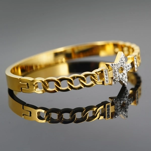 Elegant gold titanium steel bracelet with a sparkling zircon star and cuban chain design