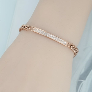 Elegant rose gold Cuban chain bracelet with a rectangle plate encrusted in fine zircon stones