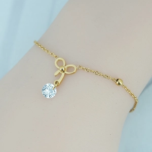 Bracelet en acier inoxydable doré avec motif nœud et pendentif en zircon rond pour femme