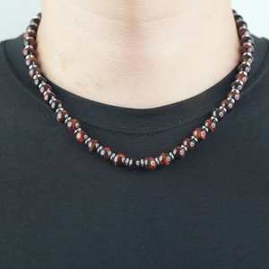Collier pour hommes en perles d'oeil de tigre rouge avec entretoises en métal argenté