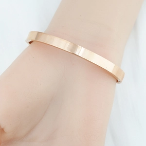 Elegante bracciale rigido minimalista in acciaio inossidabile lucidato oro rosa