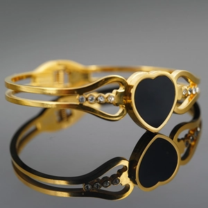Elegant gold-plated stainless steel open bangle with black heart and zircon stones