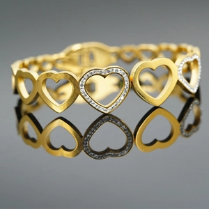 Bracelet à maillons en cœur plaqué or en acier inoxydable avec strass pour femme