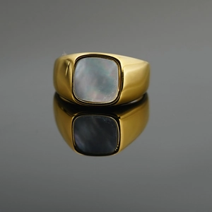 Anillo de sello dorado minimalista con incrustación de nácar cuadrado gris