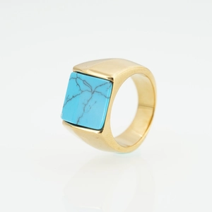 Bague minimaliste en acier titane doré ornée d'une pierre de turquoise carrée bleue