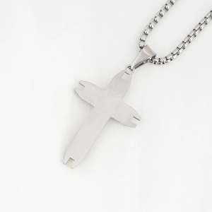 Collier croix pour homme en acier inoxydable argenté avec chaîne à mailles carrées