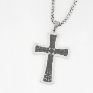 Collana con pendente a croce in acciaio al titanio rétro industriale con motivo nero da uomo