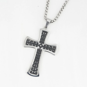 Collana con croce in acciaio al titanio da uomo con motivo geometrico nero e diamante centrale