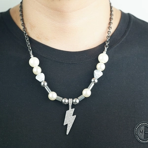 Collier Pendentif Éclair en Acier Titane Hip Hop Avec Künstliche Perle Synthétique Alliage Zircone Incrusté Chaîne Mixte pour Hommes Femmes Bijoux