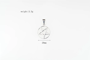 Dettaglio del ciondolo a pentagramma argento con diametro 29mm e peso di 3,3g
