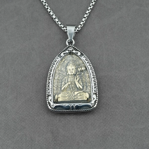 Collana retrò in acciaio inossidabile con ciondolo Buddha su tessuto grigio testurizzato