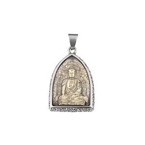 Pendaglio Buddha in argento con incisione di Buddha dorato e gancio girevole
