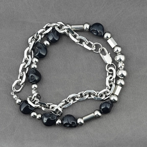 Collier double épaisseur en acier inoxydable style punk avec crânes noirs et perles