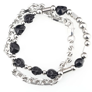 Bracelet punk à double rangée avec chaînes en argent et perles de crâne noires gothiques