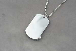 Colgante militar rectangular de acero inoxidable pulido con cadena de caja hombre