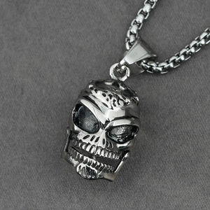 Punk style stainless steel skull pendant necklace with vintage oxidized finish and box chain
