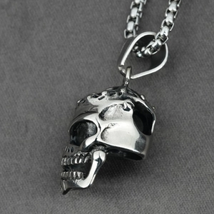 Punk style stainless steel skull pendant necklace with vintage silver finish for men