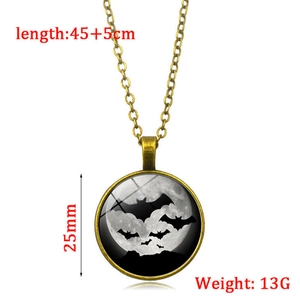 Luminous bat pendant necklace with bronze moon motif for Halloween gothic fashion