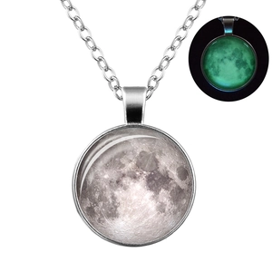 Collier Pendentif Lune Lumineux Vintage Alliage Verre Lueur Dans Le Noir Galaxie Espace Rond Chaîne De Pull Unisexe Bijoux