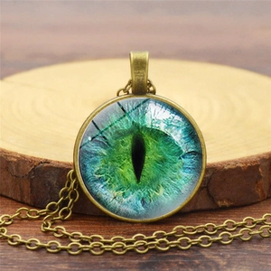 Collana retrò occhio di drago in bronzo con gemma occhio di gatto verde su legno