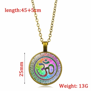 Collier mandala vintage en bronze avec symbole Om arc-en-ciel et chaîne de 45cm