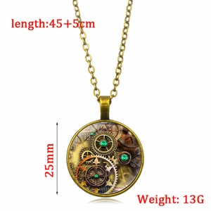 Collier steampunk vintage avec pendentif rouages mécaniques et gemme verte de 25 mm